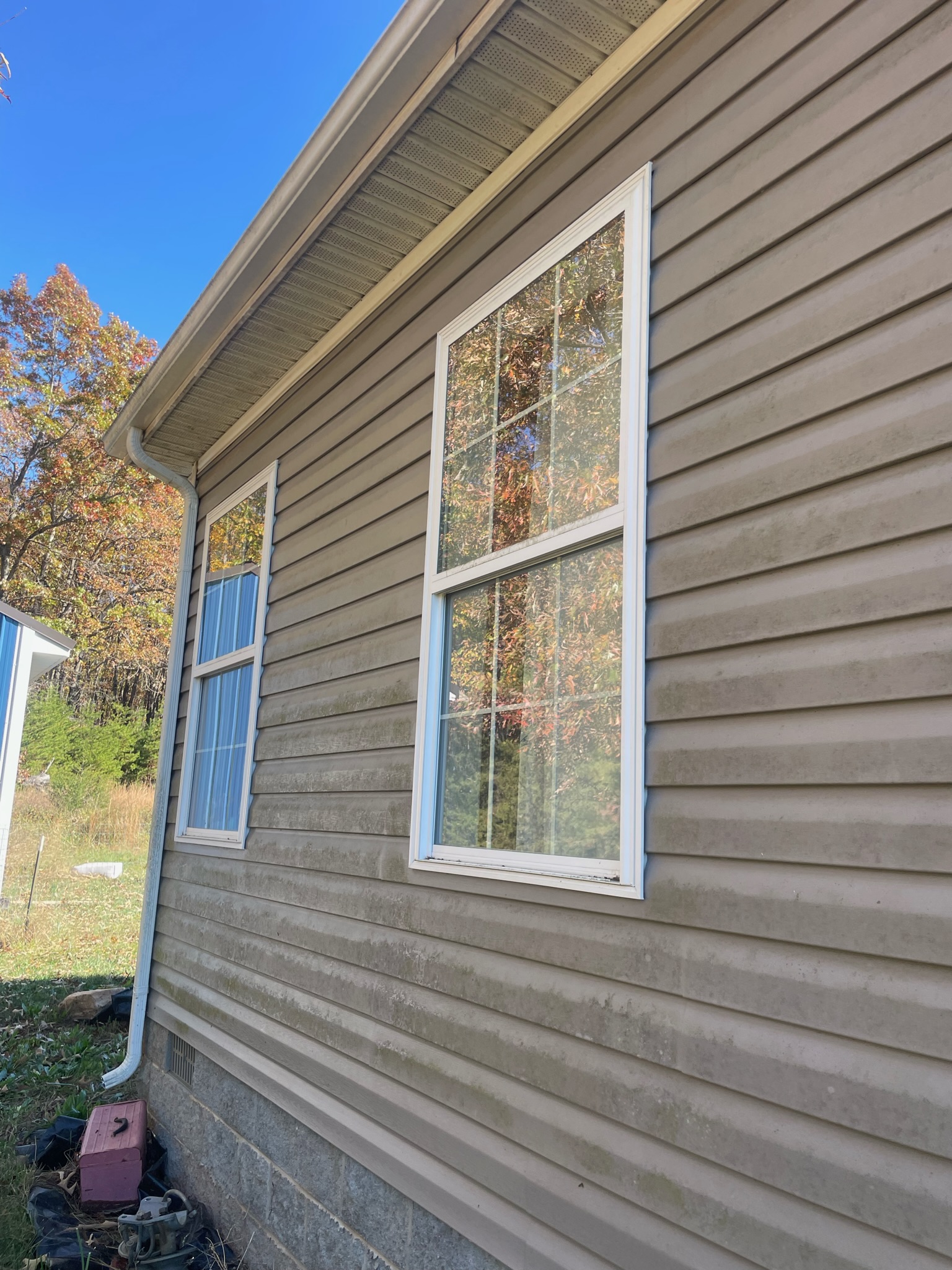 Dirty vinyl siding before softwash in Lynchburg VA